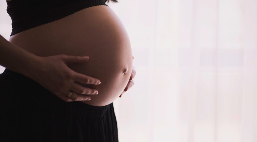 Grossesse : la médecine douce pour apaiser les futures mamans